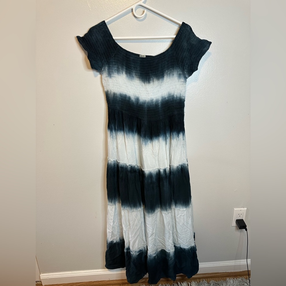 Women’s Dress Size L
